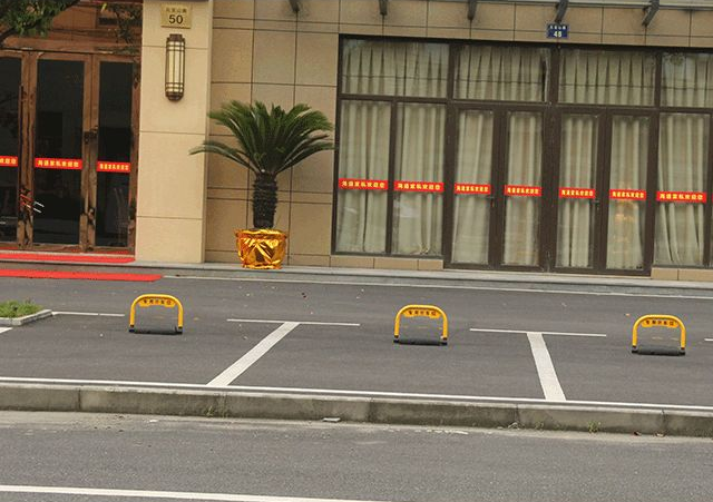 車位鎖升起時(shí)，會(huì)不會(huì)刮傷車輛底盤(pán)？